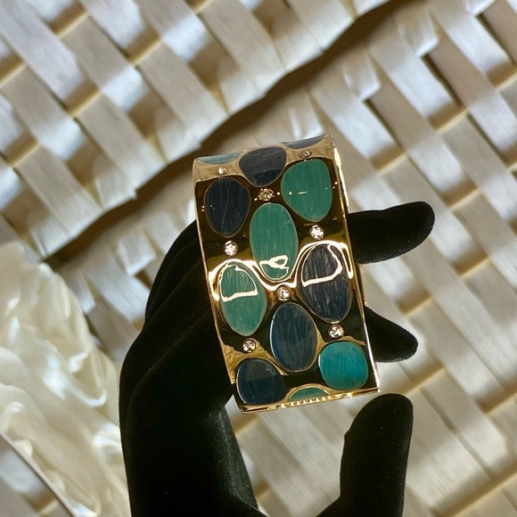 NWT White Australian Crystal and Blue Enameled Bangle Bracelet 7” in Goldtone - Picture 9 of 9